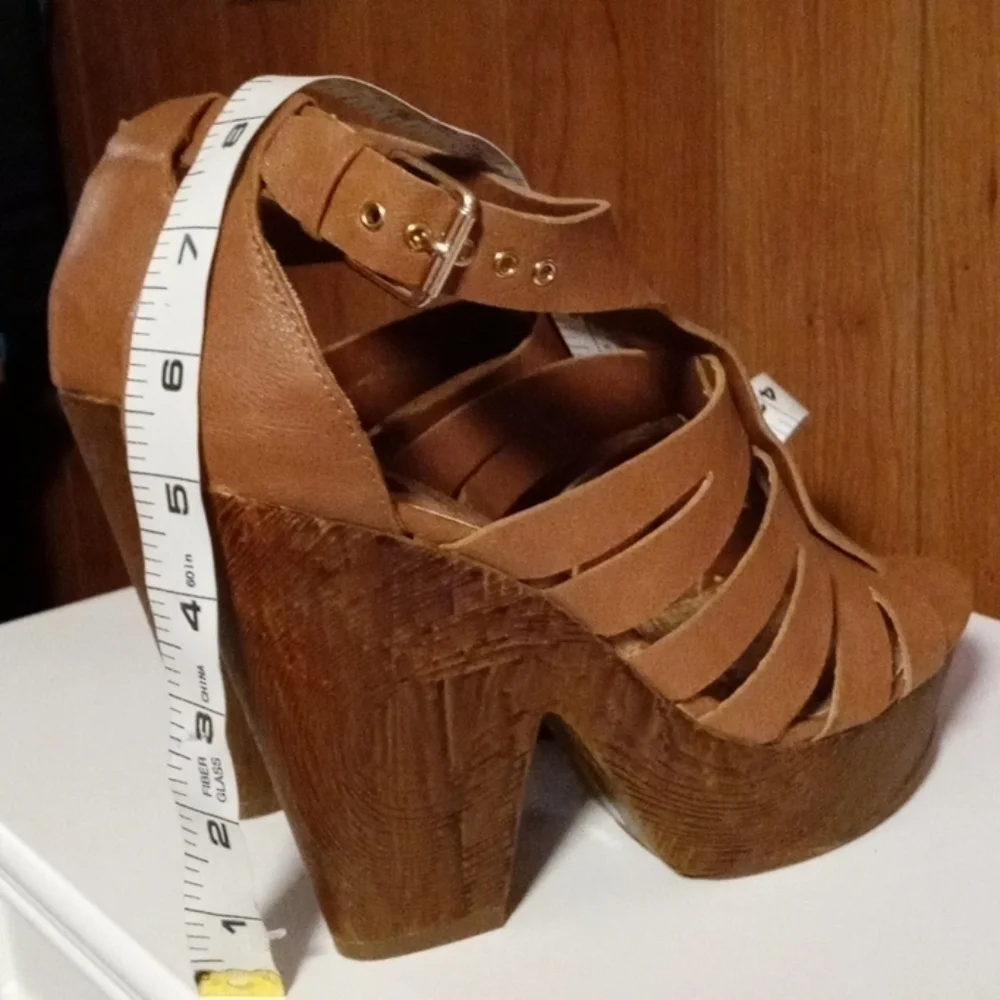 Guess platform sandal tan 8 with a 5